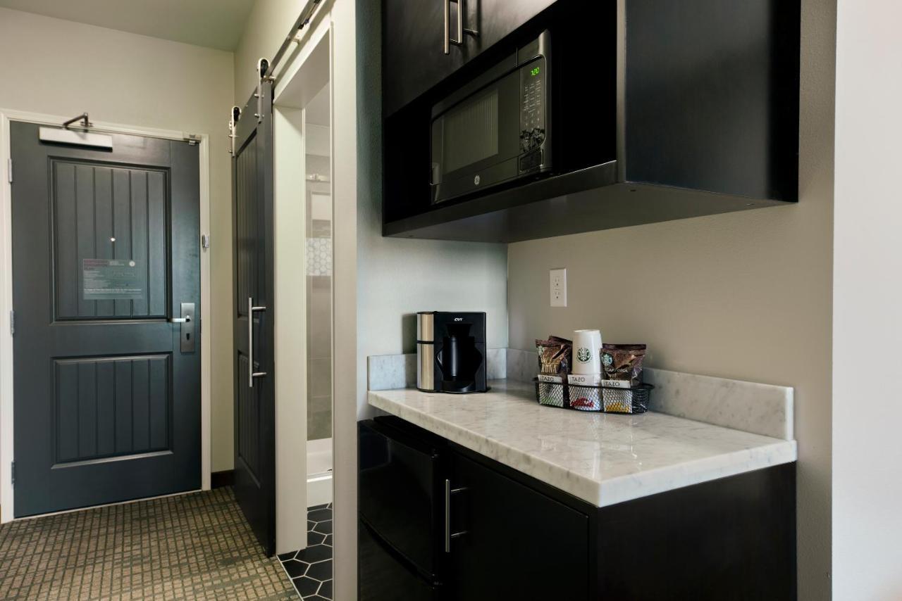 2 Queen Suite