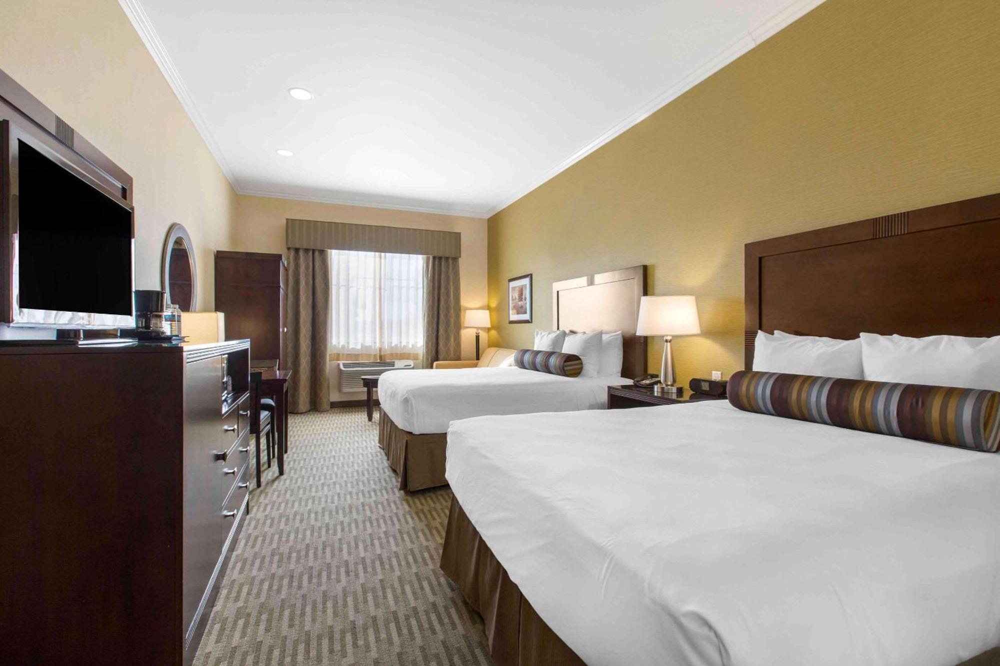 Queen Room with Two Queen Beds - Non-Smoking,1276729387:JPEG