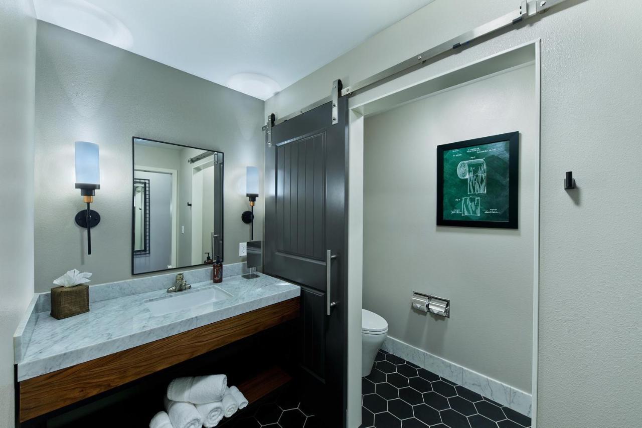 King Suite Walk Shower,1400011430:JPEG
